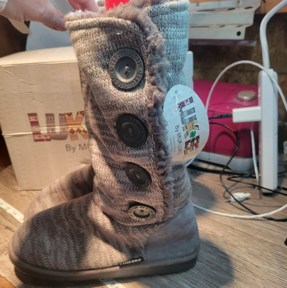 Muk Luks new box
